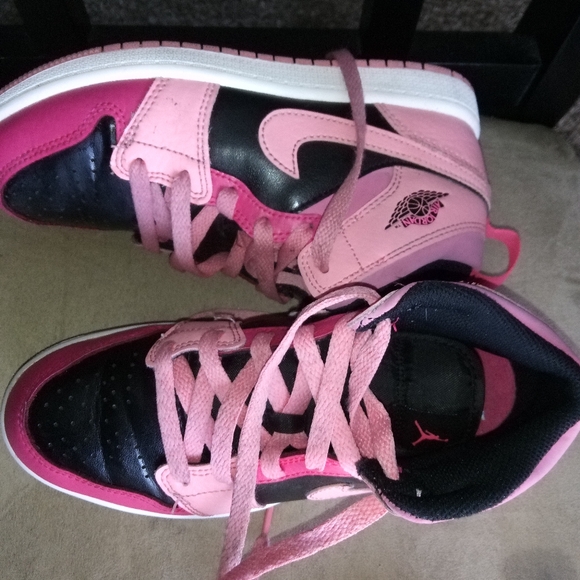 Nike Air Jordan 1 Mid Pink Coral Chalk Pinksickle PS 3Y Barbie￼ - Picture 2 of 6